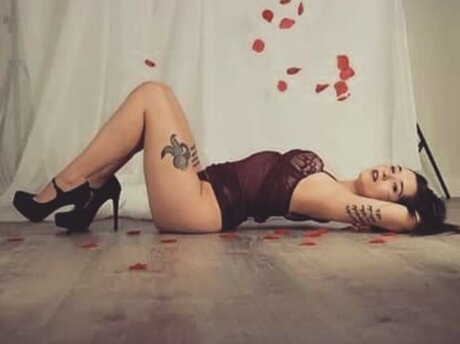 Royalties erotic actress img