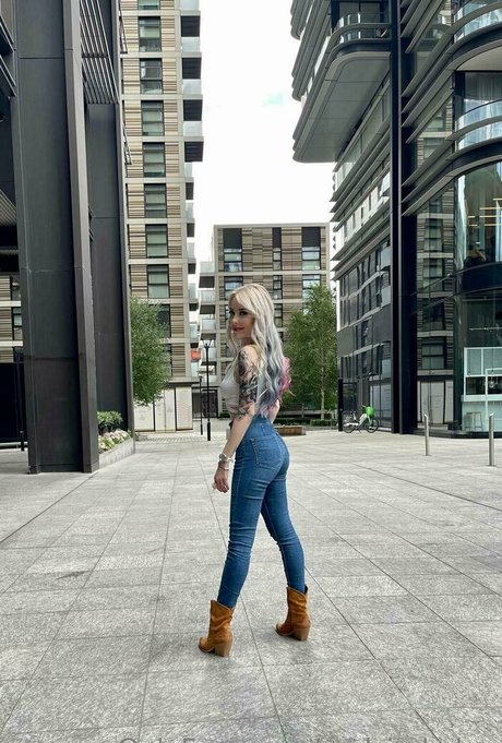 Sindy Day hot actress galleries