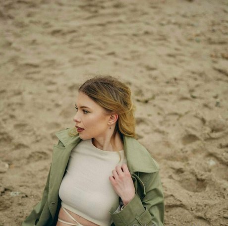 eva xx best actress photo