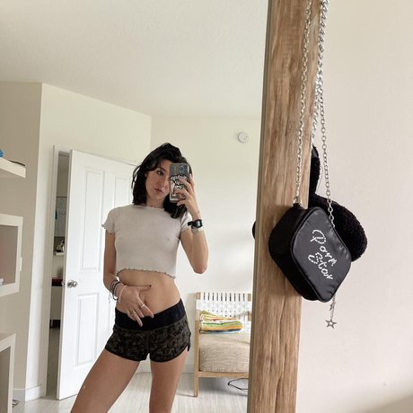 Anne Frank Profile pic