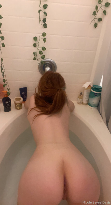 Eevee Davis hd actress pic