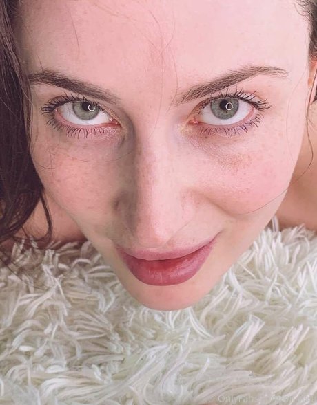 Isla David actress picture