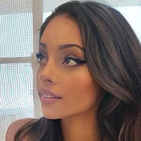 Angel Rhodes model perfect picture