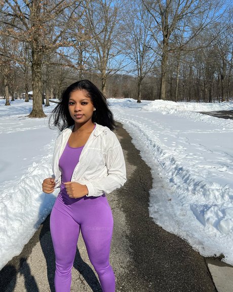 Saleema Mansur top model photo