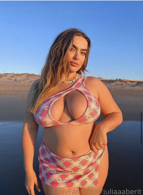 Julia Berit model pictures