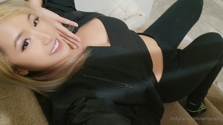 sexy shemale onlyfans porn images