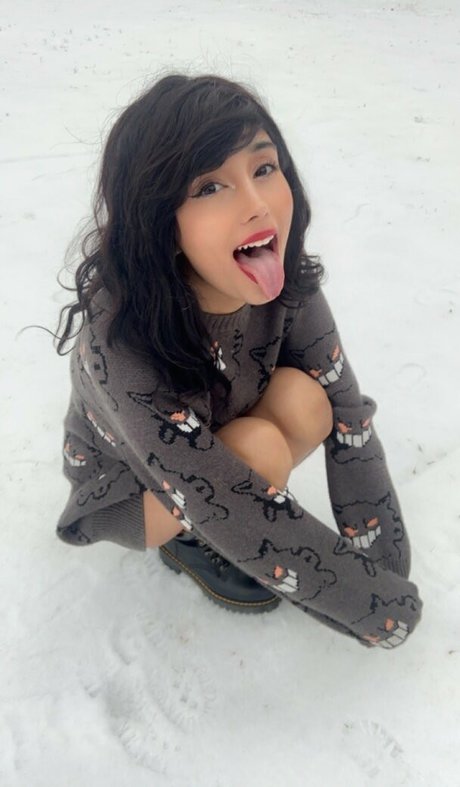 hinawynne porn model photo