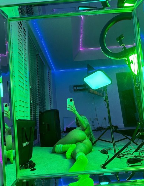 Emilyy Wild model beautiful archive