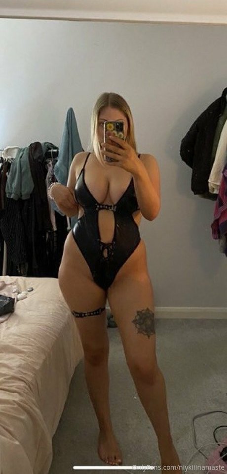 Niykiii Namaste top model picture