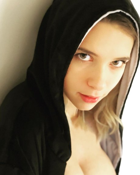 Samantha Flair pretty actress photos