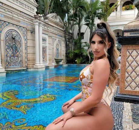 Isabella Buscemi nice star images