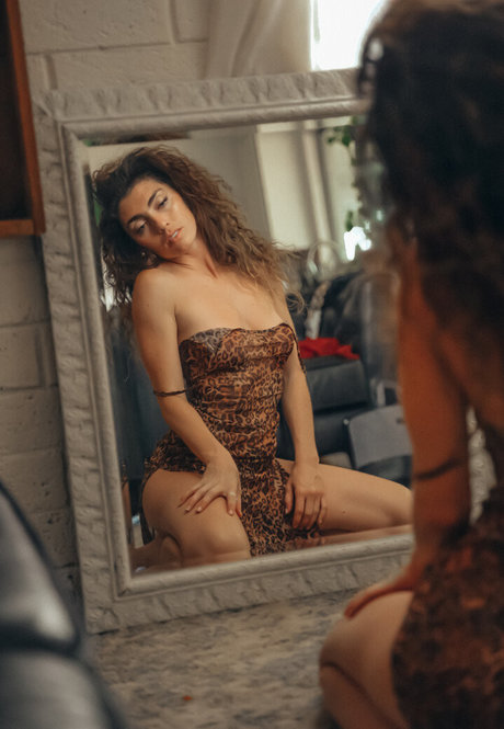 Gillian Barnes adult model pictures