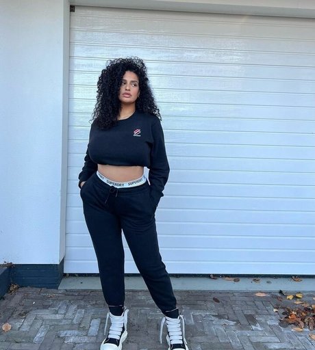 Anna Maria hot star images