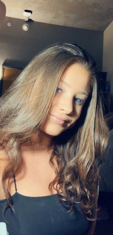 Dana S nice actress pics