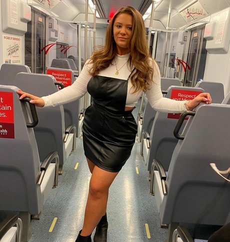 Dana S model gallery