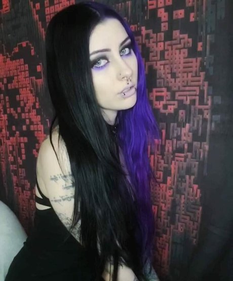 LadySurvival nice model photo