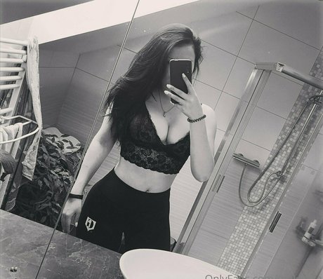 makynaa pretty star image