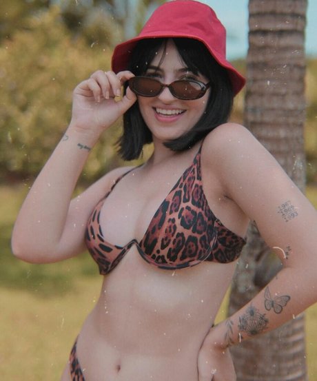 Bella Sant ASMR adult model pic