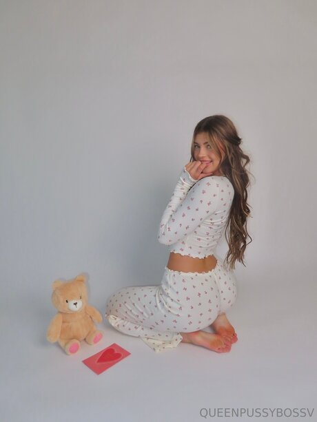 Queenpussybossv adult model image