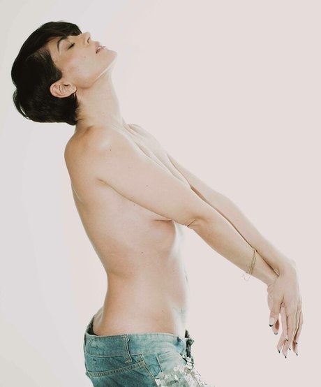 Carol Castro star art pictures