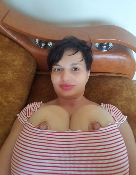 girlwithhugecleavage model perfect image