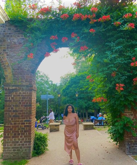 Boa Hancock model adult img