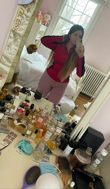 Elizabeth M model art pic