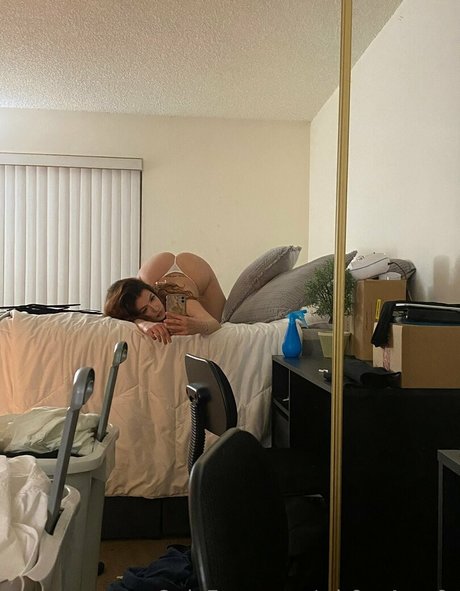 wh0re4am0r porn model picture