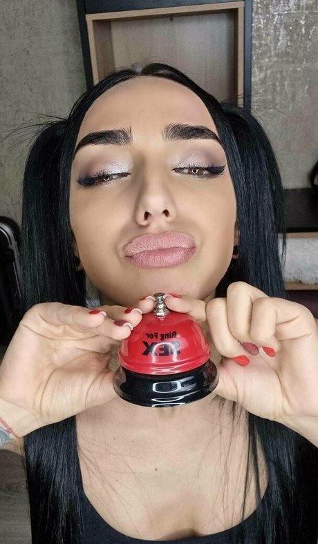 wifebigboobs nude model picture