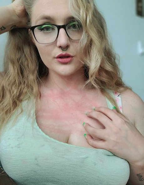 yourlovelylady erotic pornstar img