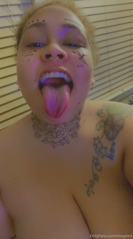 mssynns star naked galleries