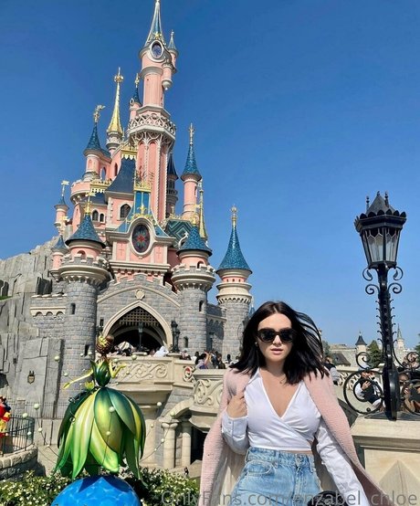 enzabel chloe art actress photos