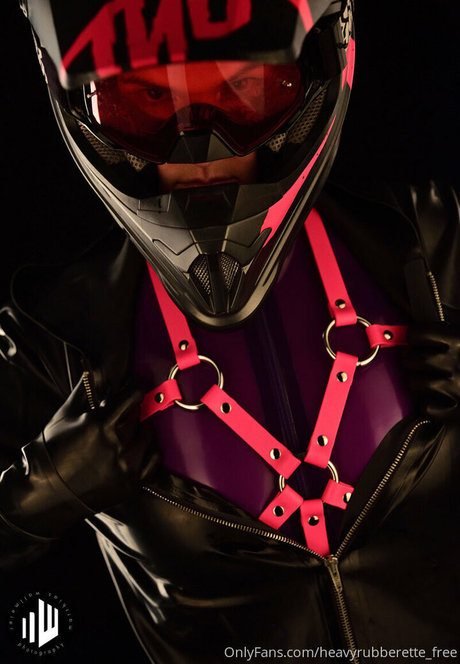 heavyrubberette free model nude pictures