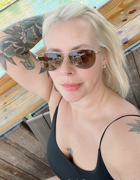 vix cin model nude pics