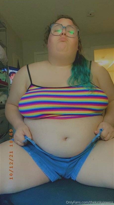 thekinkyjewess model beautiful image