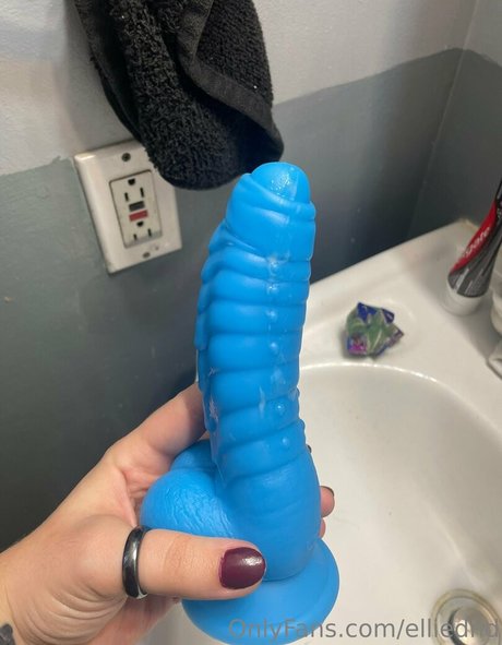 EllieDND erotic star img