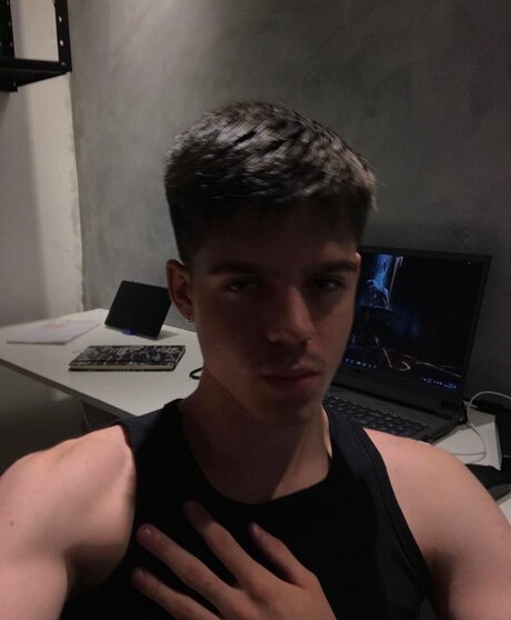 hector_ nudes star image