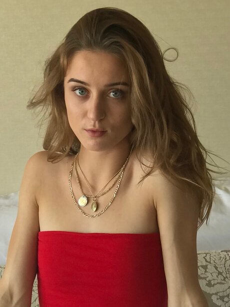 CharliLowe18 nude actress photos