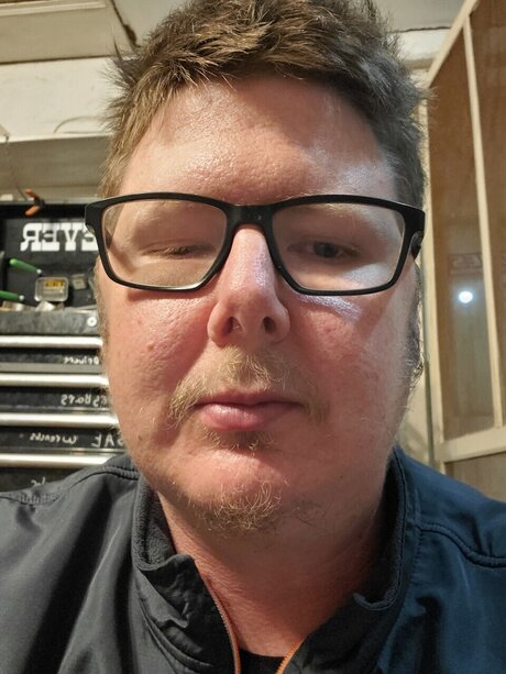 u9151702 model adult pic