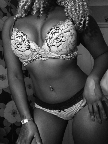 Lusciouscurves pretty model picture