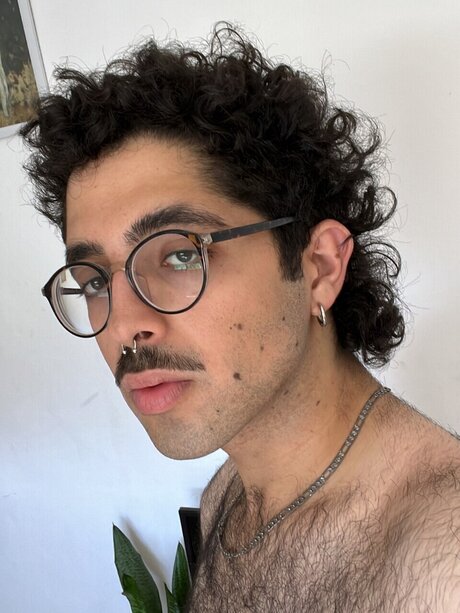 u15492015 model naked photos