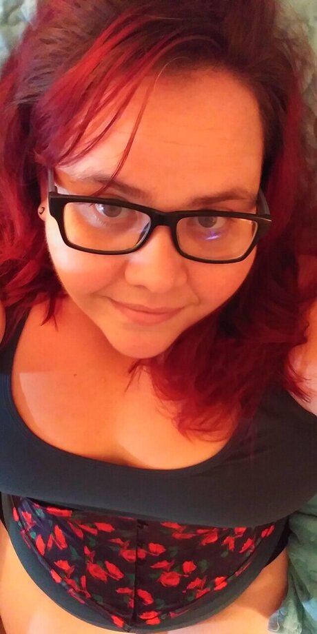 Simply Sarah model beautiful pic