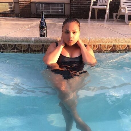 AshFUVKUNGlee_ pornstar adult gallery