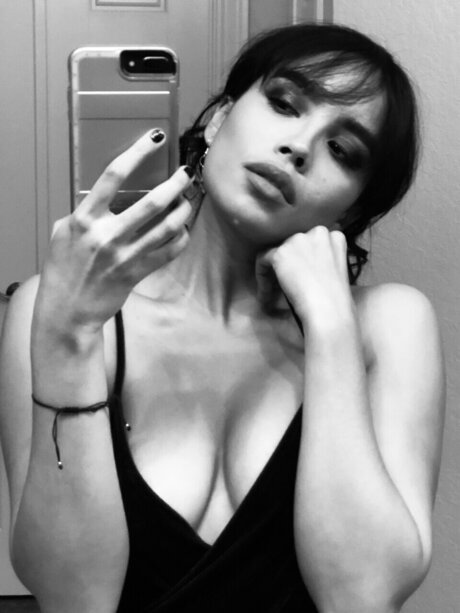 TipToeGoddess star hot pics