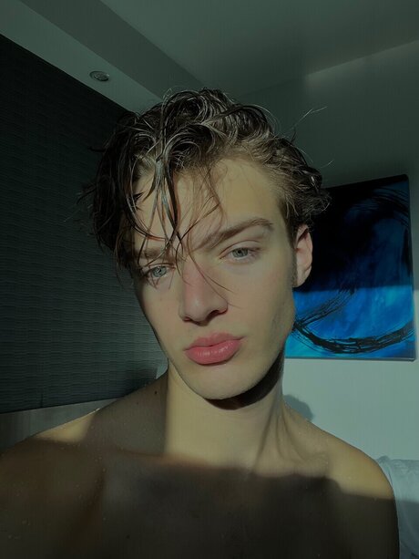 Lucaretoro model high quality images