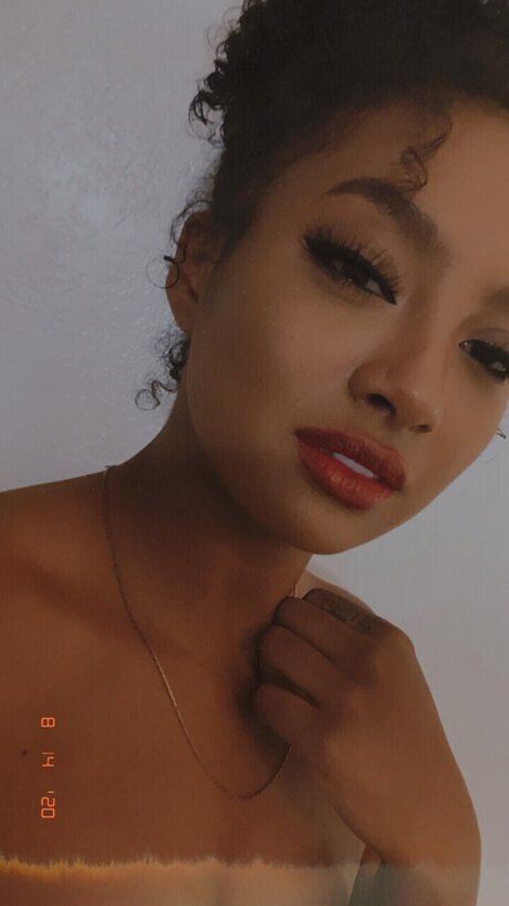 KissesXK sex model img