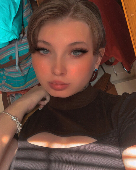 Thugsbunnie model sexy pic