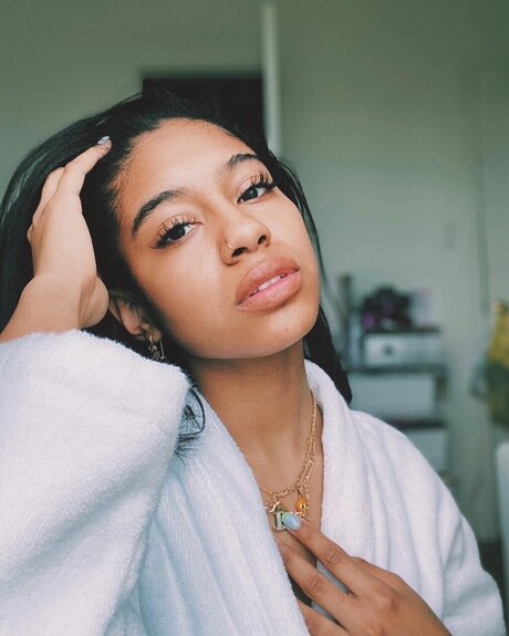 Yamz the tarot reader star beautiful image