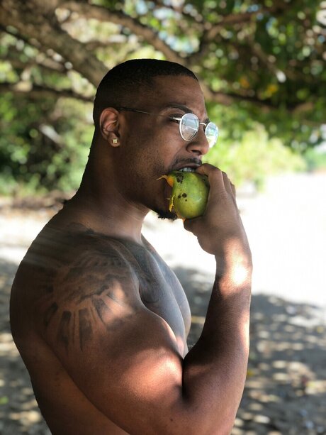 Peculiar star nude pictures