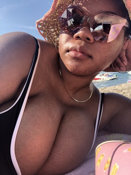 Suga Huni hot pornstar pictures